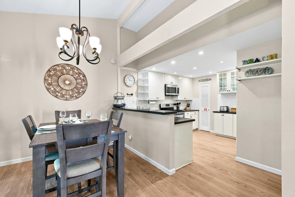 Encinitas · Dining and kitchen