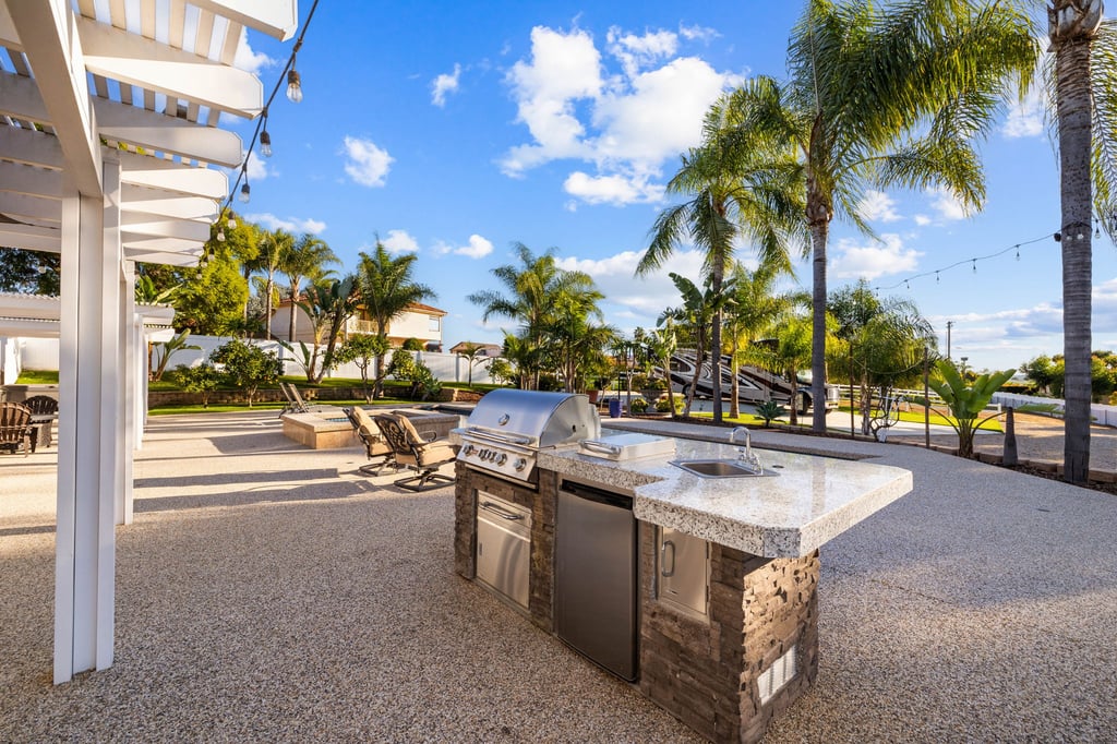 Fallbrook · Outdoor kitchen