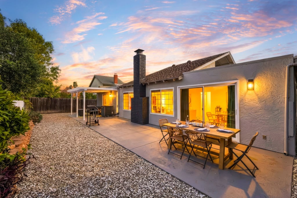 San Marcos · Real twilight · patio