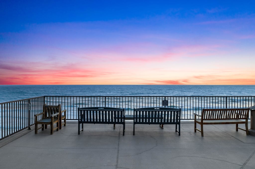 Solana Beach · Ocean-view deck at dusk
